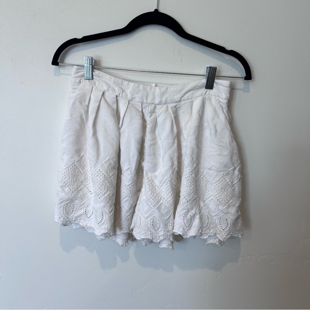 Free People White Boho Eyelet Lace Shorts Size 4 Bohemian Coastal Beachy Summer
